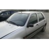 ford fiesta berlina del año 2000