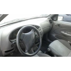 ford fiesta berlina del año 2000