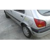 ford fiesta berlina del año 2000