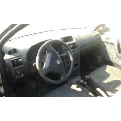 opel astra g berlina del año 2000