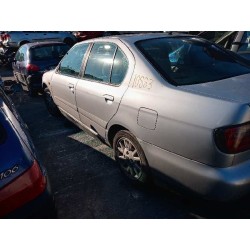 nissan primera berlina (p11) del año 2000