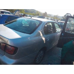 nissan primera berlina (p11) del año 2000
