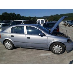 opel astra g berlina del año 2000