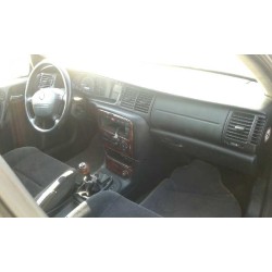 opel vectra b berlina del año 2000