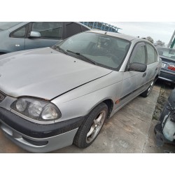 toyota avensis berlina (t 22) del año 2000
