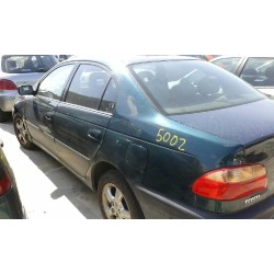 toyota avensis berlina (t 22) del año 2001