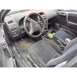opel astra g berlina del año 2000