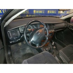 opel vectra b berlina del año 1950