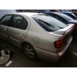 nissan primera berlina (p11) del año 1998