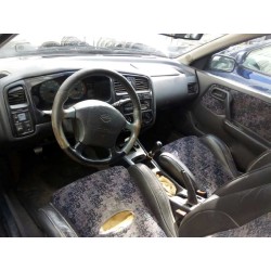 nissan primera berlina (p11) del año 1998