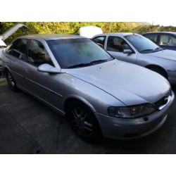 opel vectra b berlina del año 2000