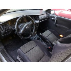 opel vectra b berlina del año 2000