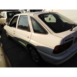 ford escort berlina/turnier del año 1992