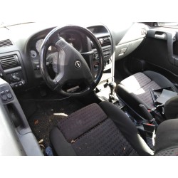 opel astra g berlina del año 2000
