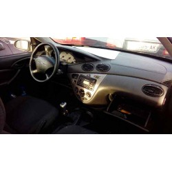 ford focus berlina (cak) del año 2000
