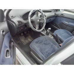 peugeot 206 berlina del año 2001