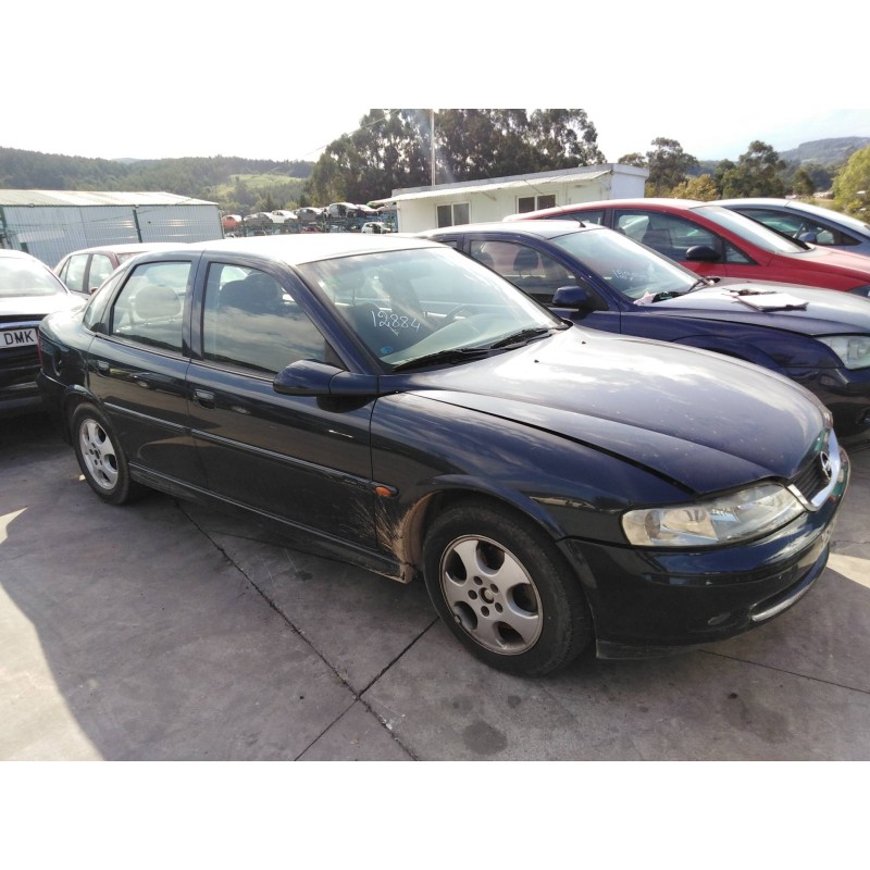 opel vectra b berlina del año 2000