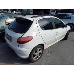 peugeot 206 berlina del año 2001