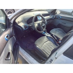 peugeot 206 berlina del año 2001