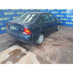 ford focus berlina (cak) del año 2000