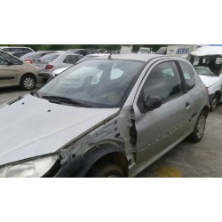 peugeot 206 berlina del año 2002
