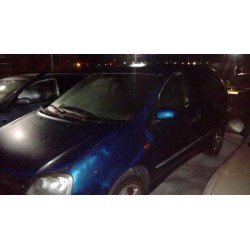 nissan almera tino (v10m) del año 2000