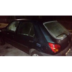ford fiesta berlina del año 1997