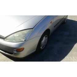 ford focus berlina (cak) del año 2000