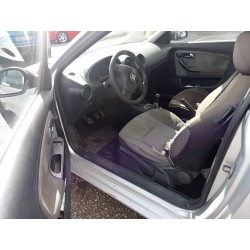 seat ibiza (6l1) del año 2003