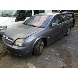 opel vectra c berlina del año 2004
