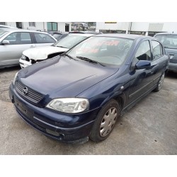 opel astra g berlina del año 2000