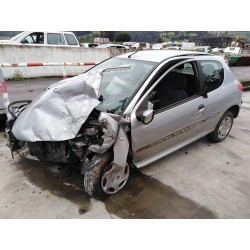 peugeot 206 berlina del año 2000