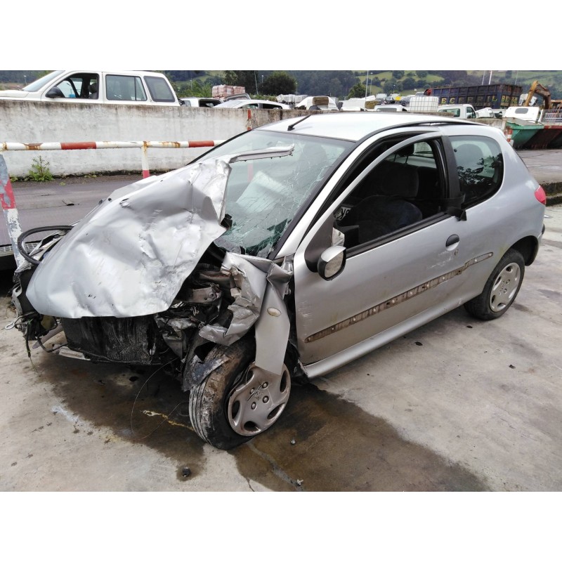 peugeot 206 berlina del año 2000