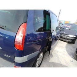 peugeot 807 del año 2004