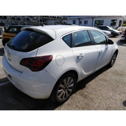 opel astra j lim. del año 2010