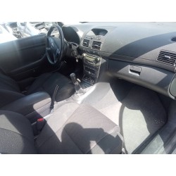 toyota avensis berlina (t25) del año 2004