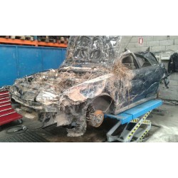 mitsubishi carisma berlina 4 (da0) del año 1997