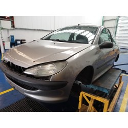 peugeot 206 berlina del año 2000