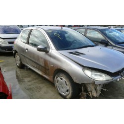 peugeot 206 berlina del año 2000