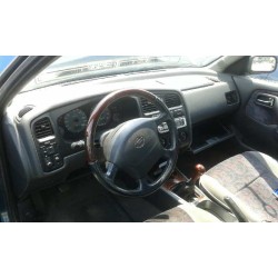 nissan primera berlina (p11) del año 1999