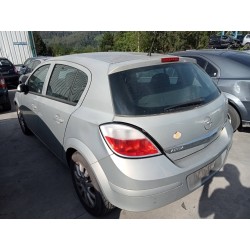 opel astra h berlina del año 2004