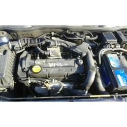 opel astra g berlina del año 2000
