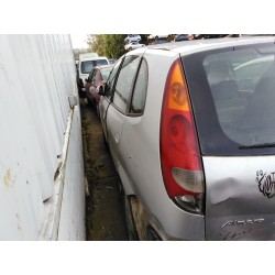 nissan almera tino (v10m) del año 2001