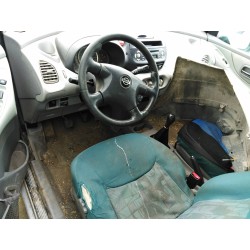 nissan almera tino (v10m) del año 2001