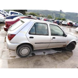 ford fiesta berlina del año 1997