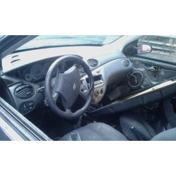 ford focus berlina (cak) del año 2001
