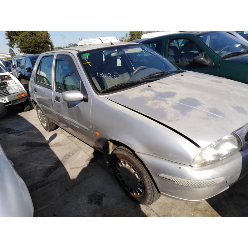 ford fiesta berlina del año 1999