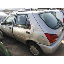 ford fiesta berlina del año 1999