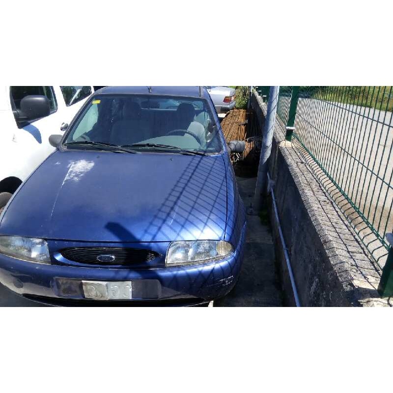 ford fiesta berlina del año 1999