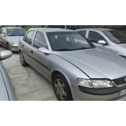 opel vectra b berlina del año 1950
